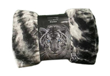Load image into Gallery viewer, Casa Rosso Mink Blanket KS Tiger Blue Eye 160X210CM - 666111