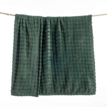 Load image into Gallery viewer, Casa Rosso Bubble Flannel QB Blanket Emerald 200X240CM - 655126
