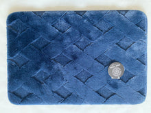 Load image into Gallery viewer, Casa Rosso Bathmat Crisscross 40 x 60cm - Assorted
